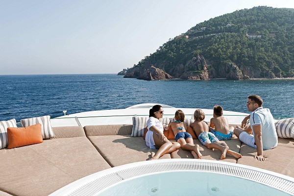 做資深三亞旅游達人，游艇旅游更時尚！